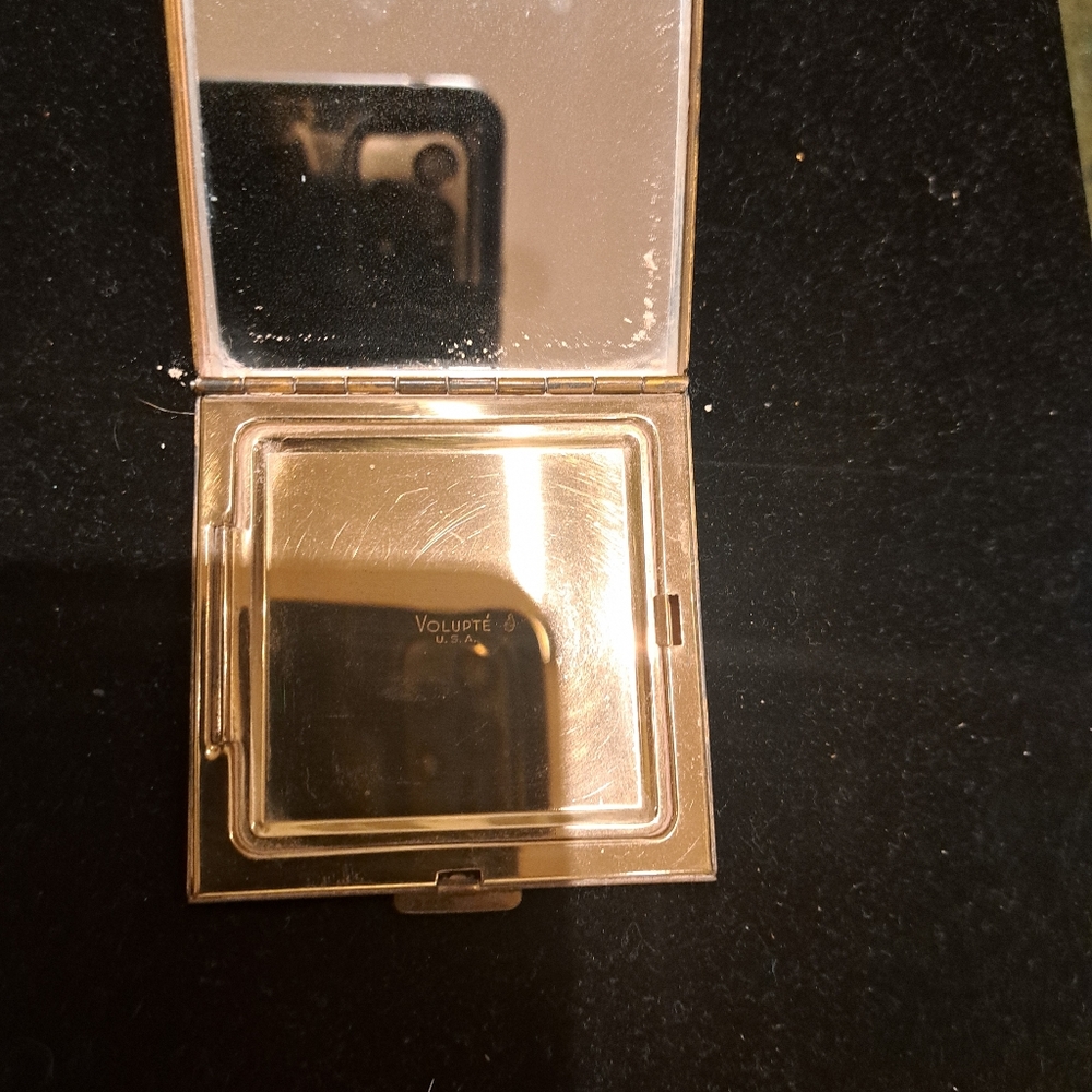 Vintage Volupte Compact